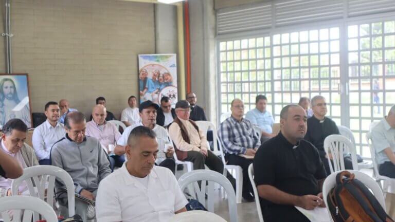 El presbiterio de la Diócesis de Caldas se reúne para fortalecer la cultura del cuidado y la gestión del riesgo